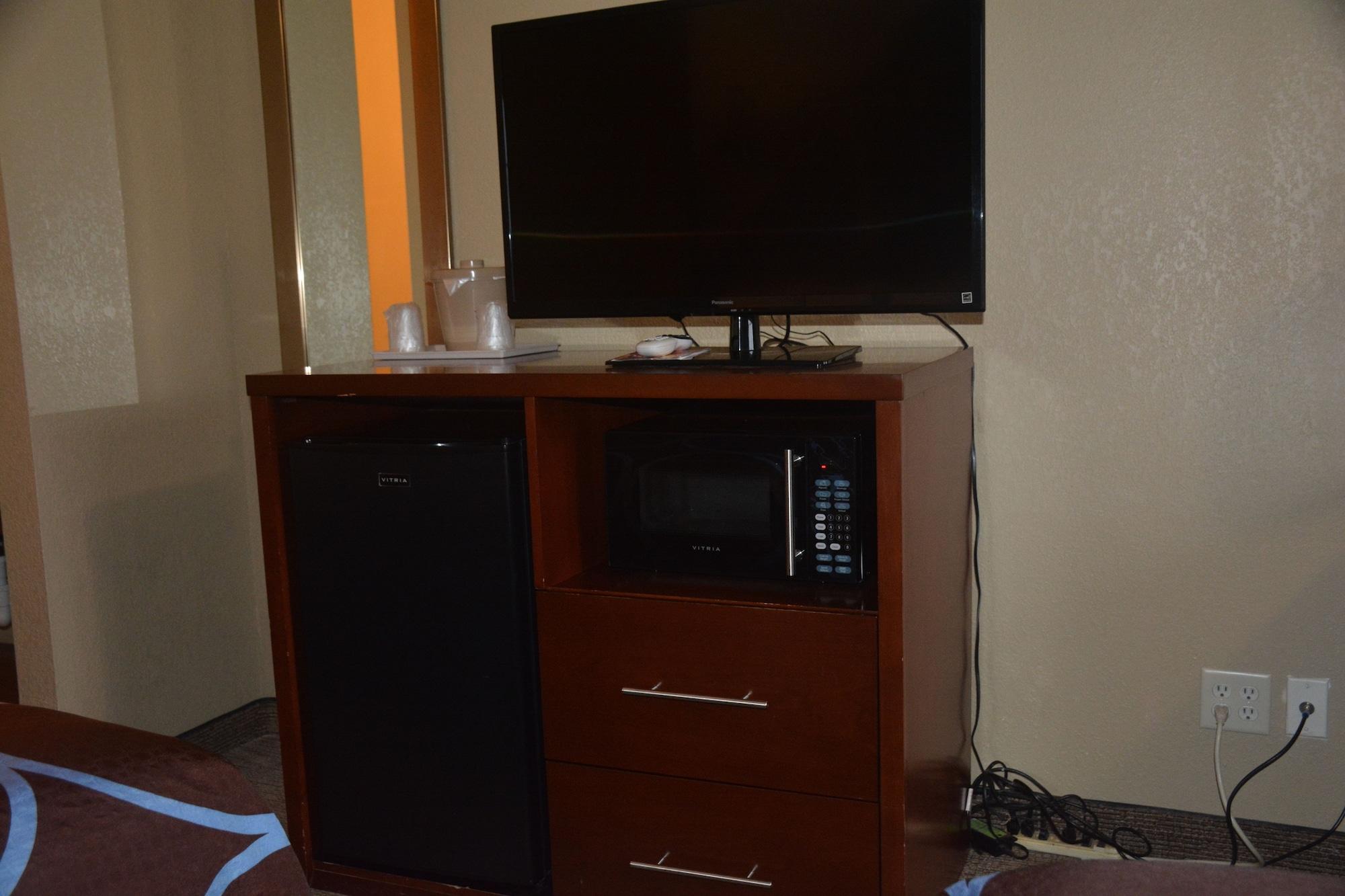 Super 8 By Wyndham Altoona Hotel Bagian luar foto