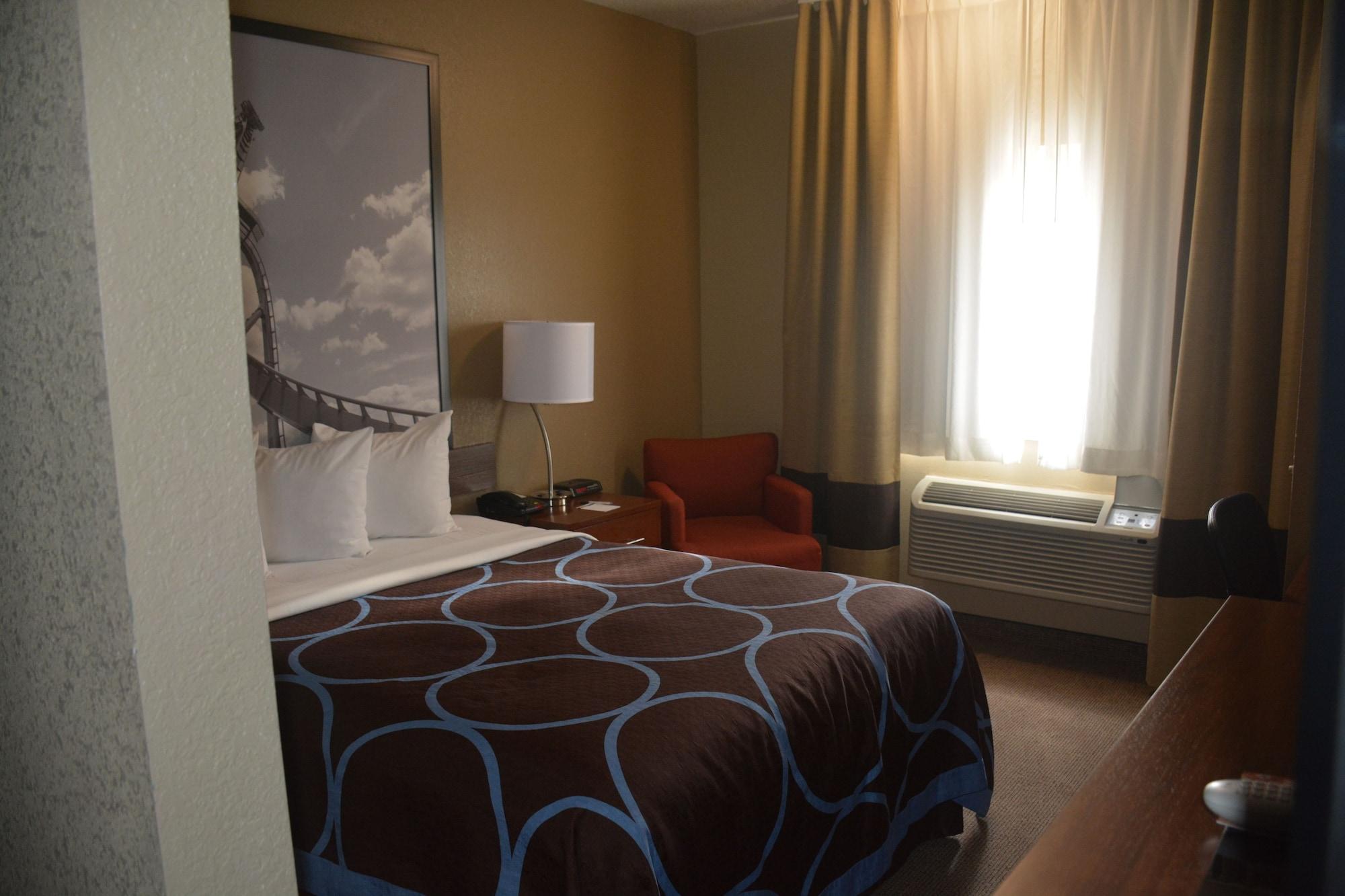 Super 8 By Wyndham Altoona Hotel Bagian luar foto