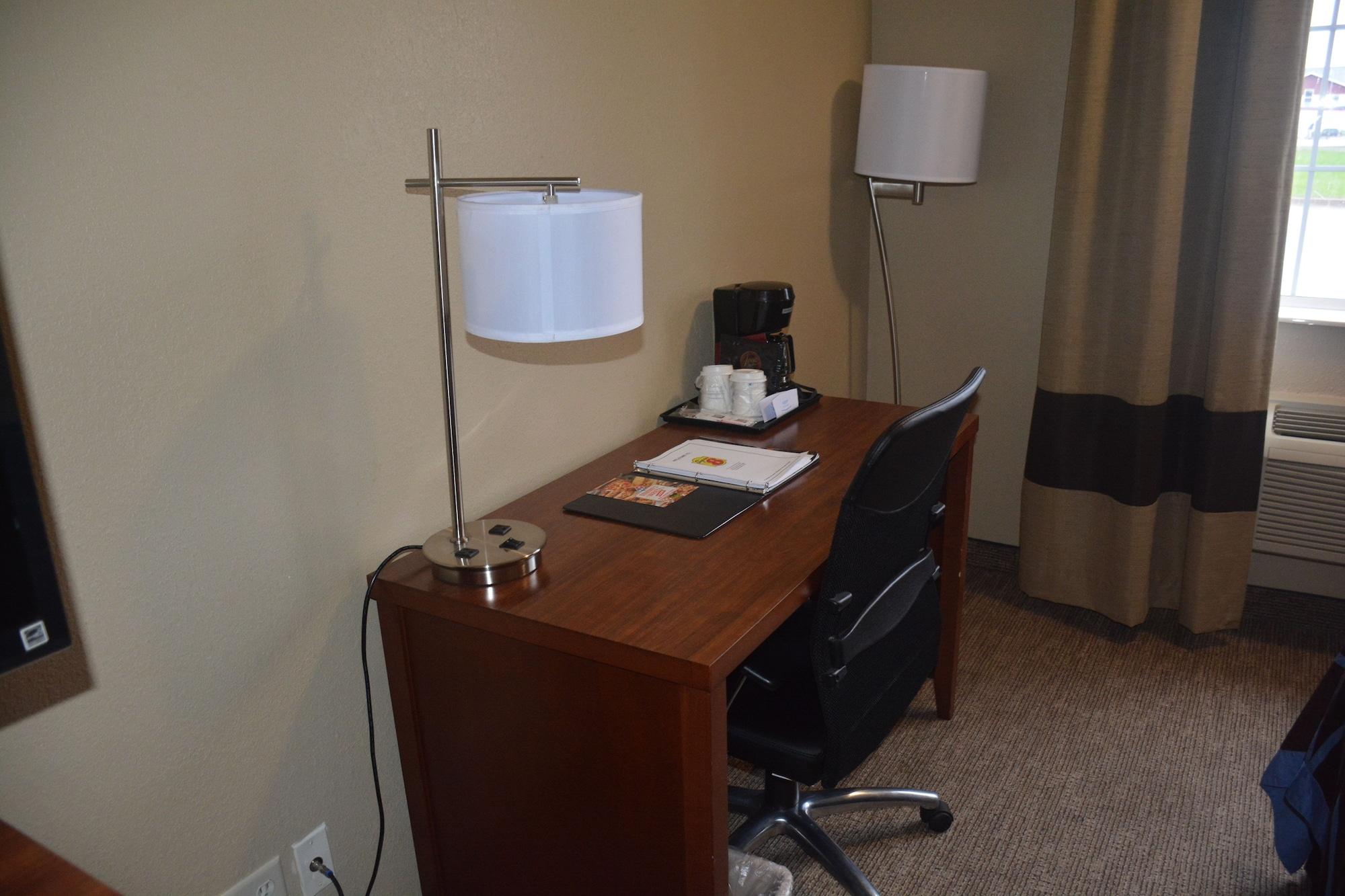 Super 8 By Wyndham Altoona Hotel Bagian luar foto