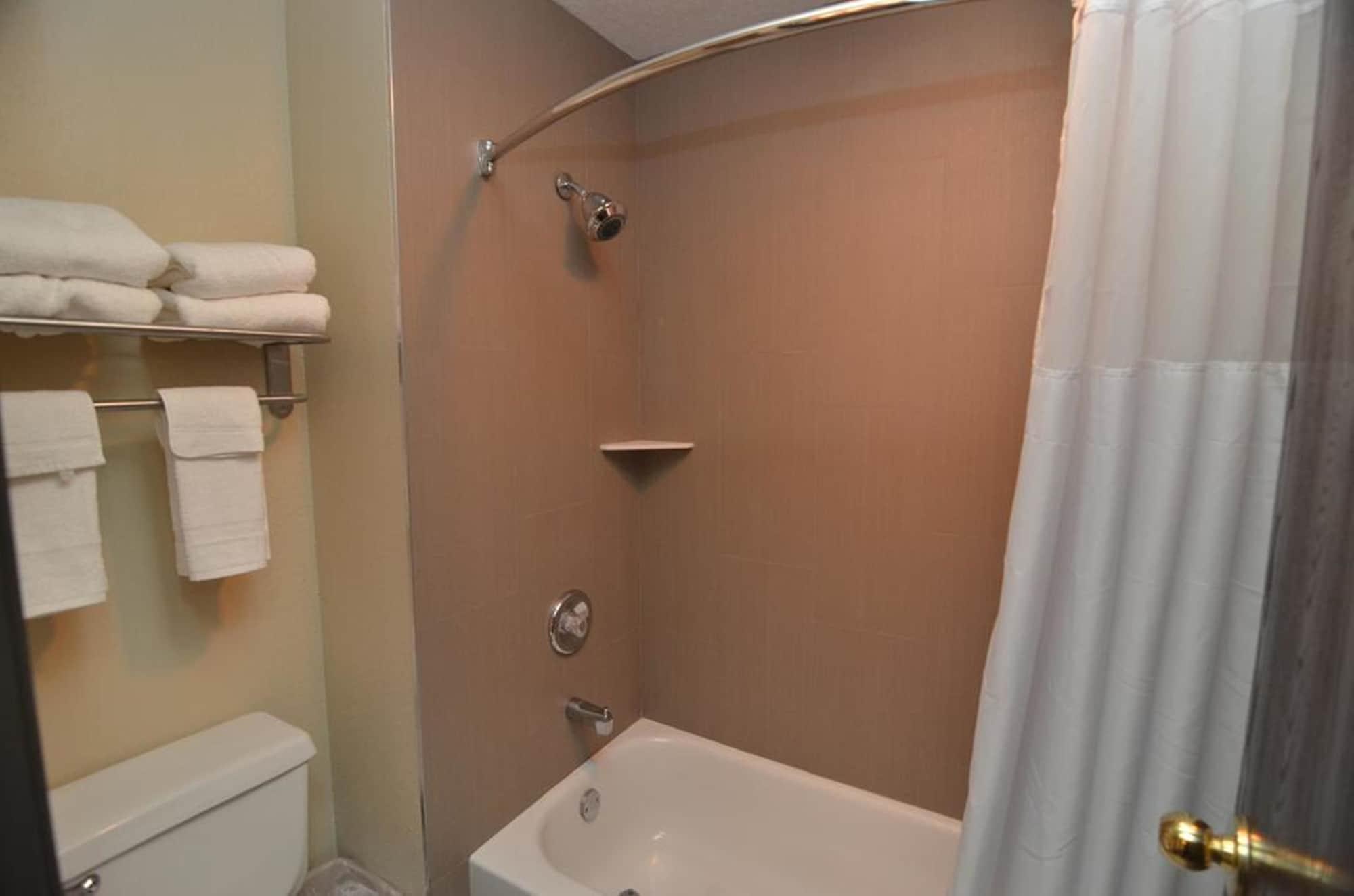 Super 8 By Wyndham Altoona Hotel Bagian luar foto