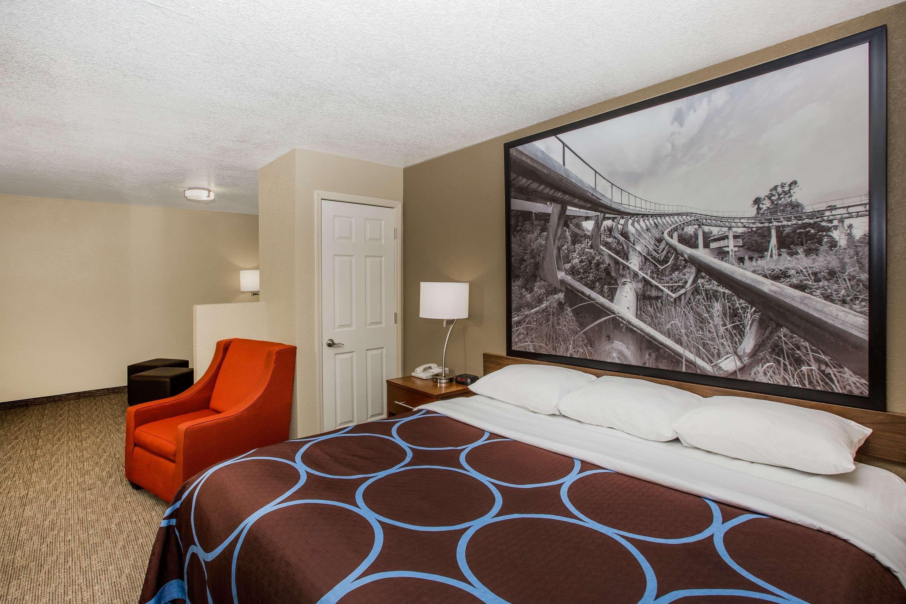 Super 8 By Wyndham Altoona Hotel Bagian luar foto
