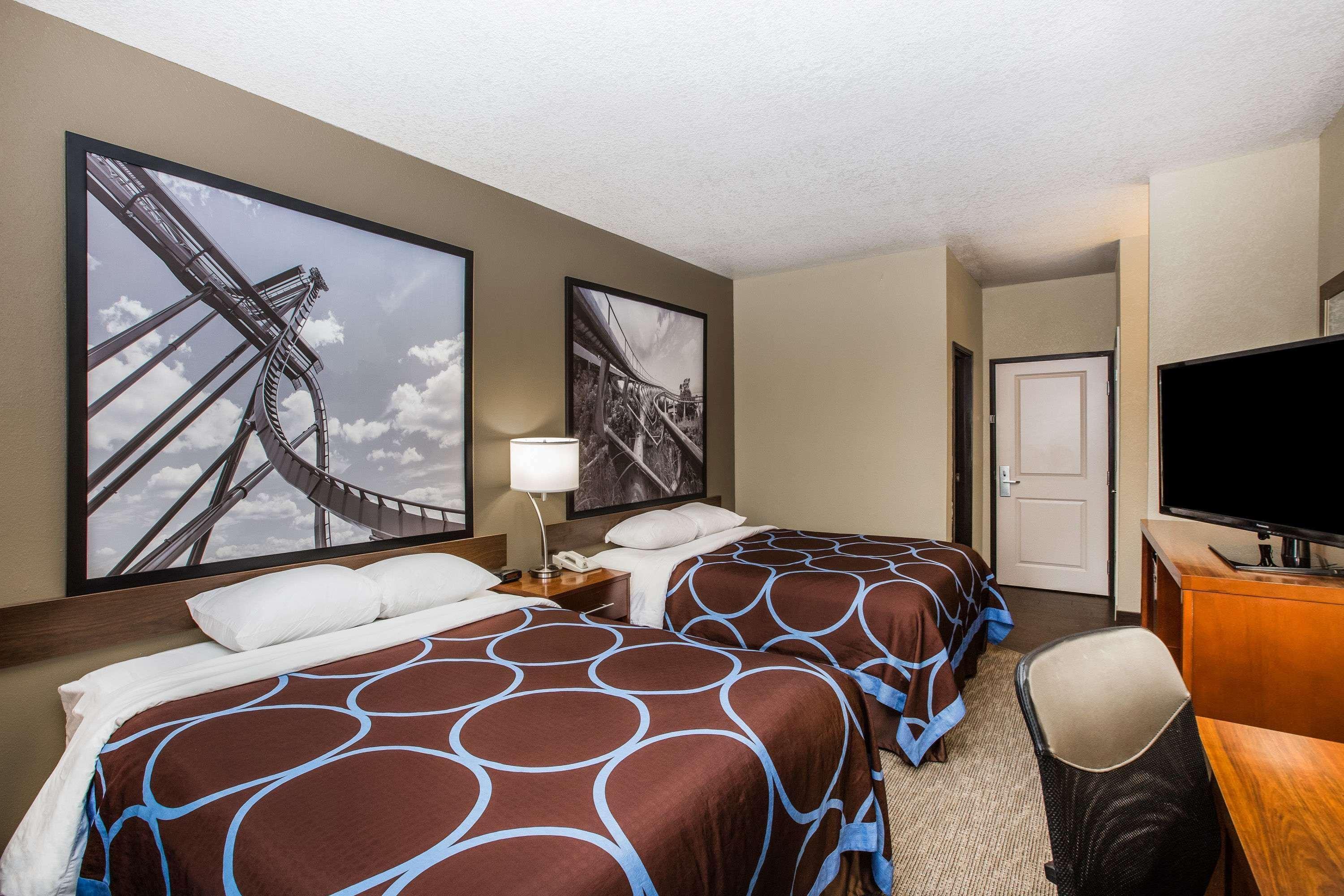 Super 8 By Wyndham Altoona Hotel Bagian luar foto
