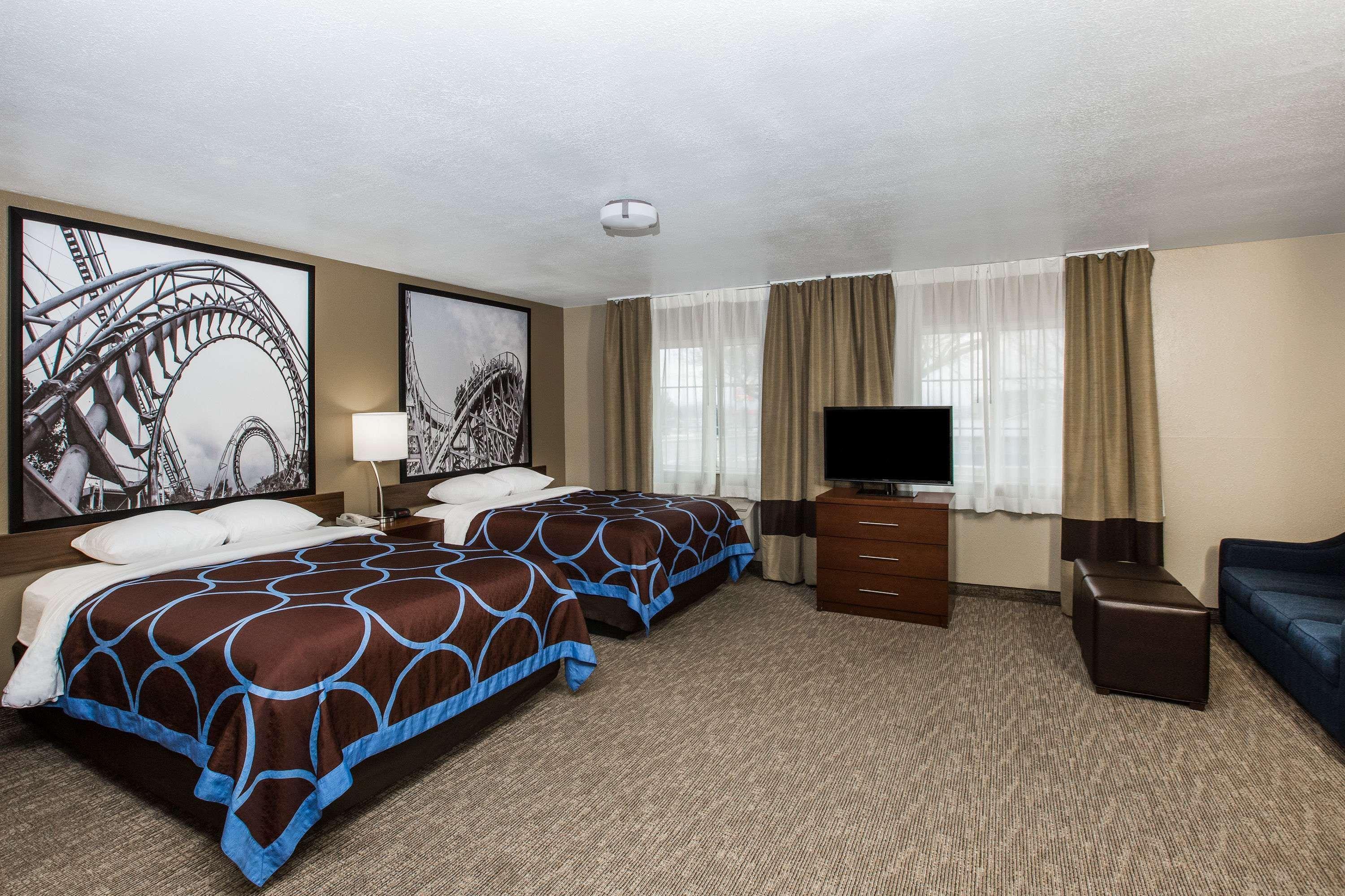 Super 8 By Wyndham Altoona Hotel Bagian luar foto