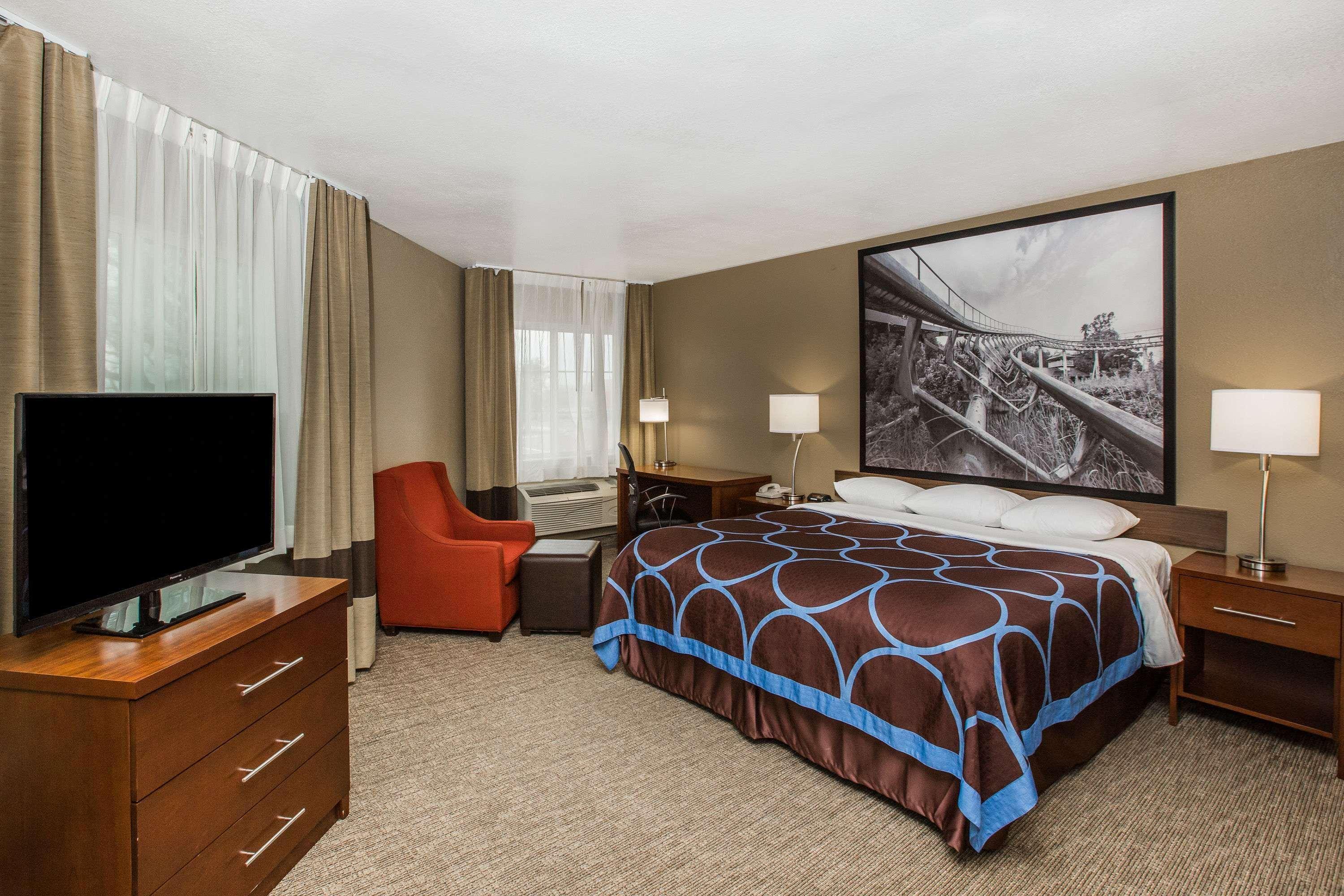Super 8 By Wyndham Altoona Hotel Bagian luar foto