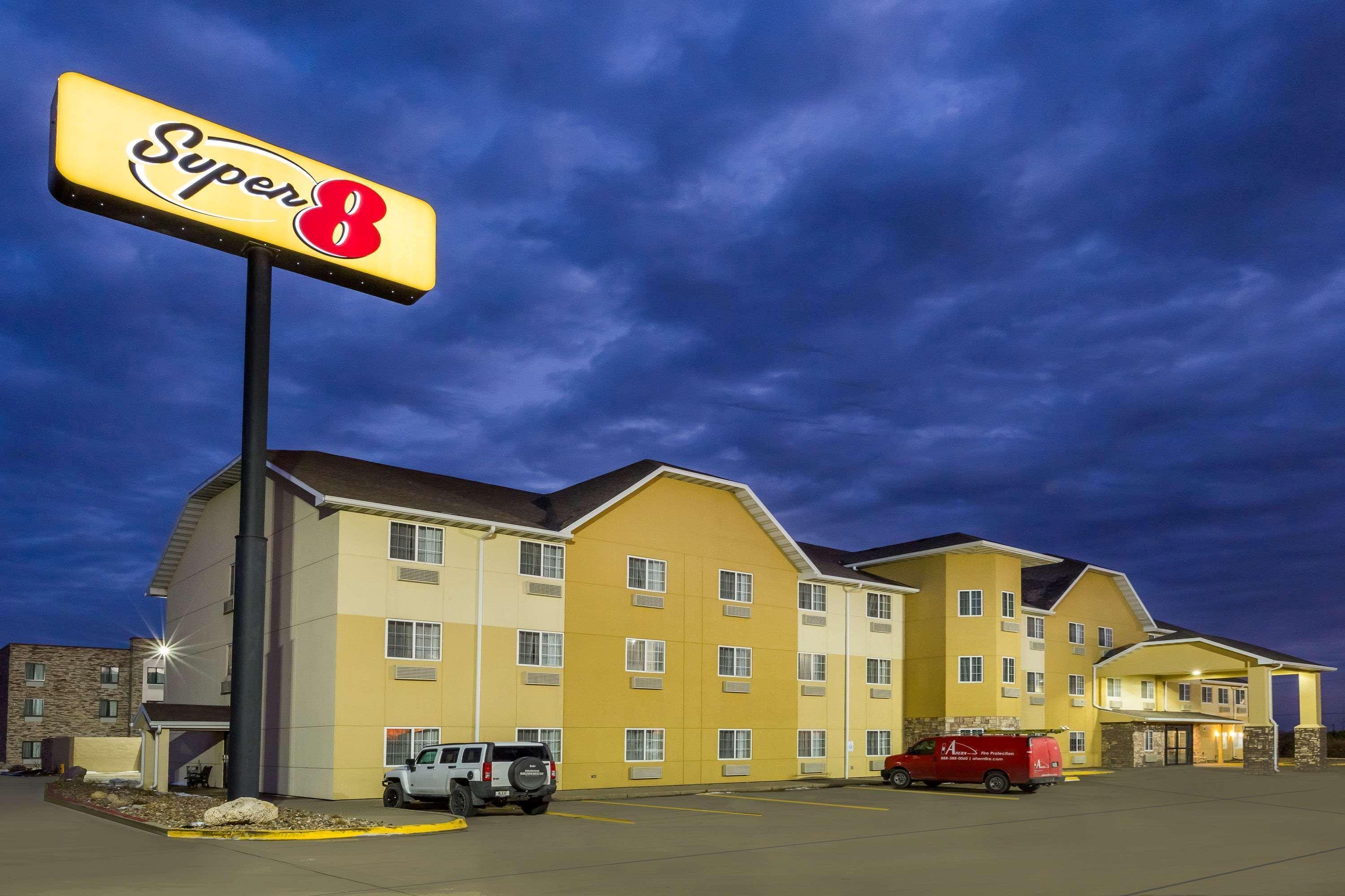 Super 8 By Wyndham Altoona Hotel Bagian luar foto