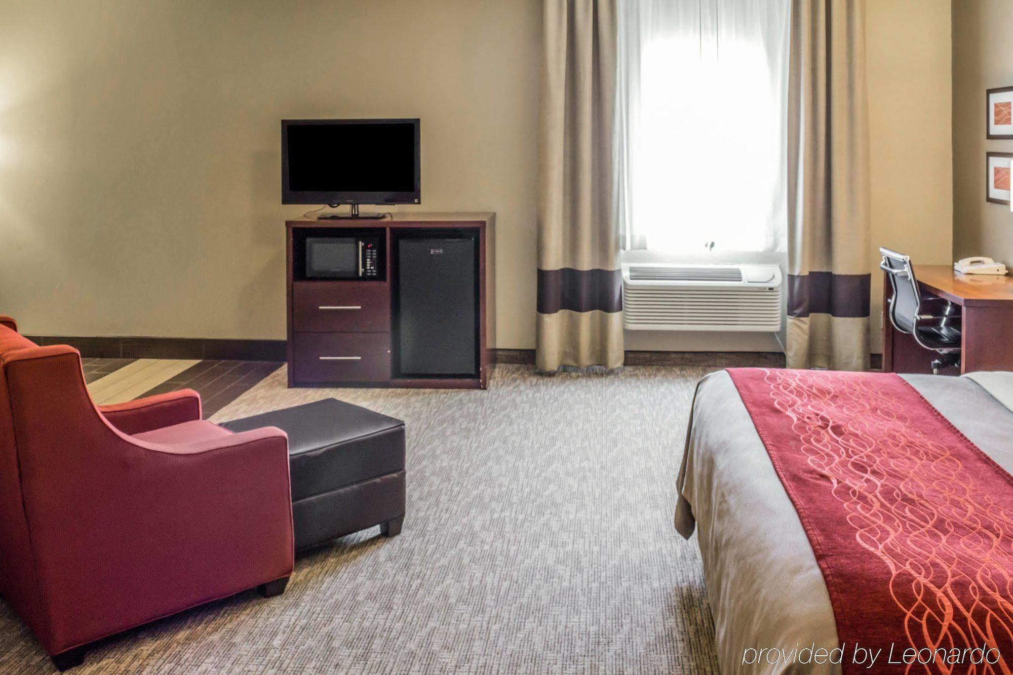 Super 8 By Wyndham Altoona Hotel Bagian luar foto