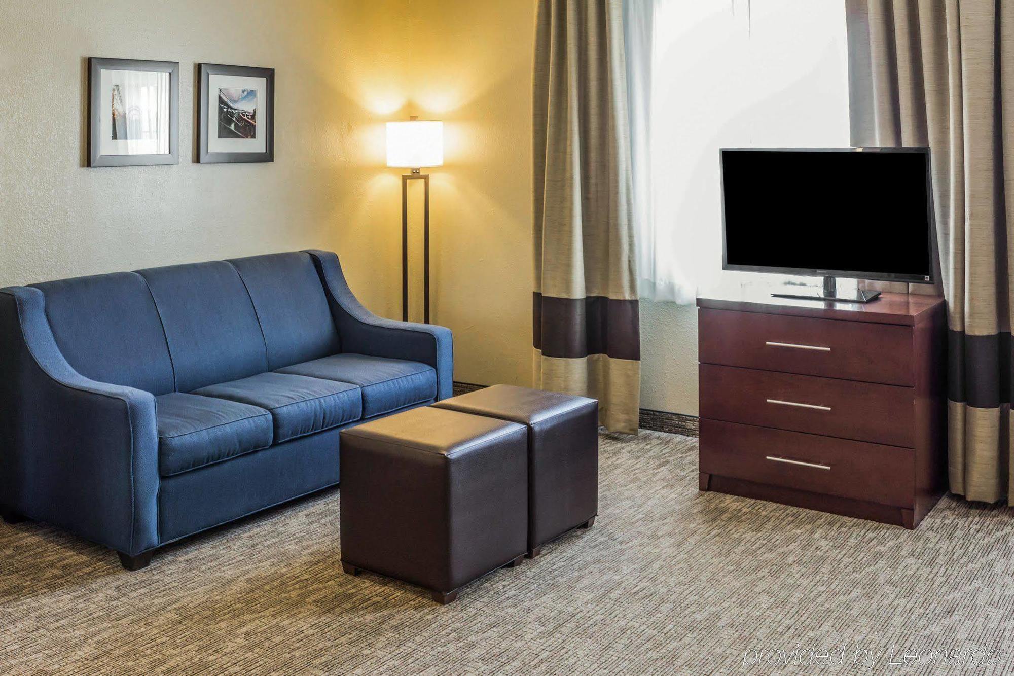 Super 8 By Wyndham Altoona Hotel Bagian luar foto
