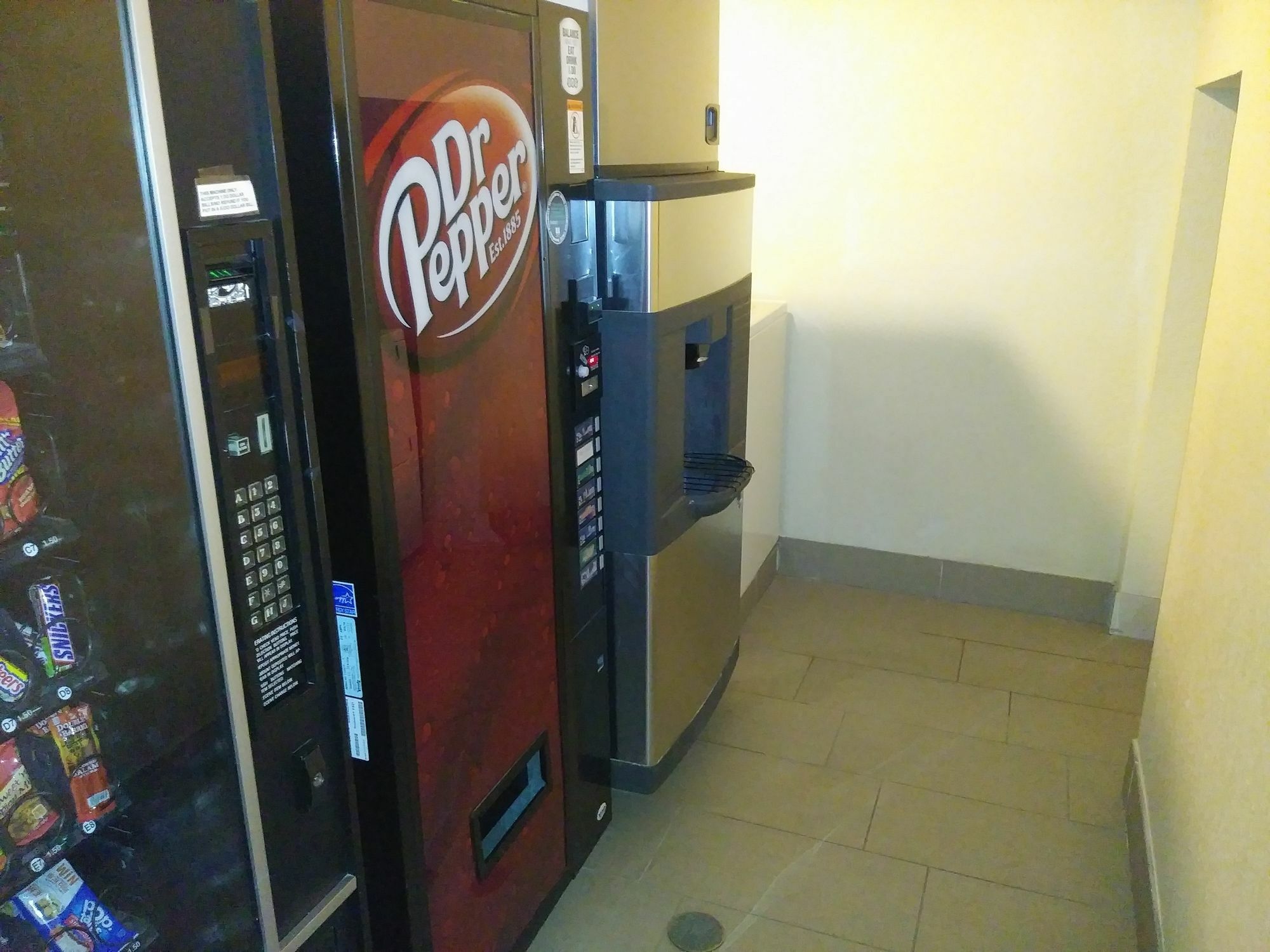 Super 8 By Wyndham Altoona Hotel Bagian luar foto